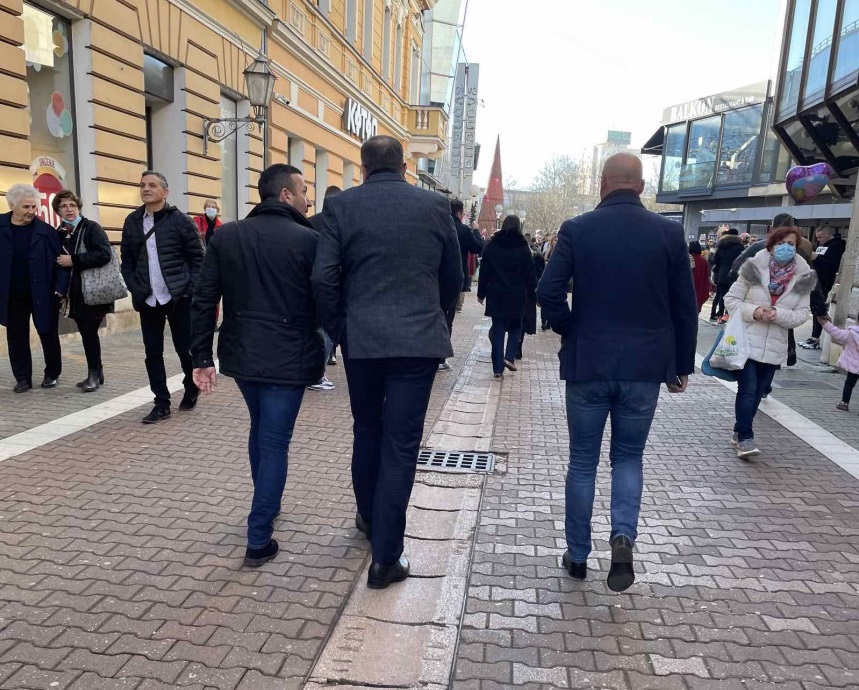 Susret koji je malo ko očekivao: Dodik i otac ubijenog Davida prošetali Gospodskom ulicom (VIDEO)