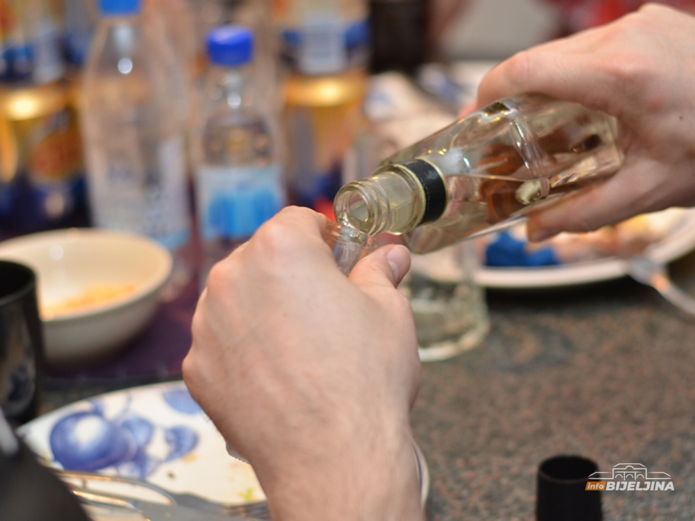 Ovo je razlog zašto je rakija omiljeno piće Srba