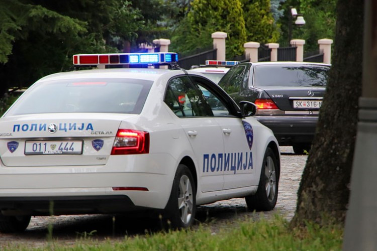 Kidnapovao čovjeka zbog duga od 130 evra, prijetio mu satarom