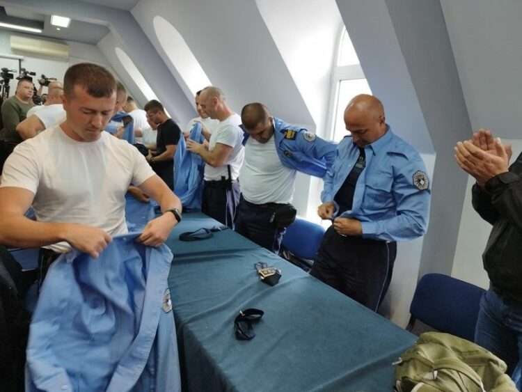 Kriza na Kosovu: /Video/ Srbi skidaju uniformu policije Kosova; Vučić sa ambasadorom Rusije;Sastanak sa Dodikom i vrhom SPC