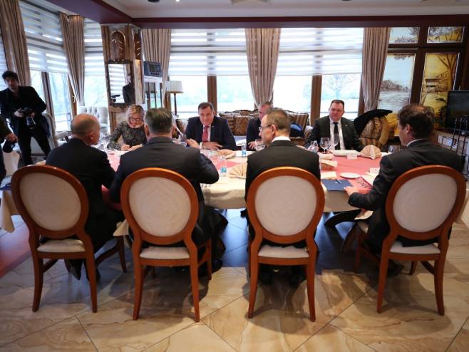 Dodik: Zahvalni za razumijevanje koje Mađarska ima za Srpsku