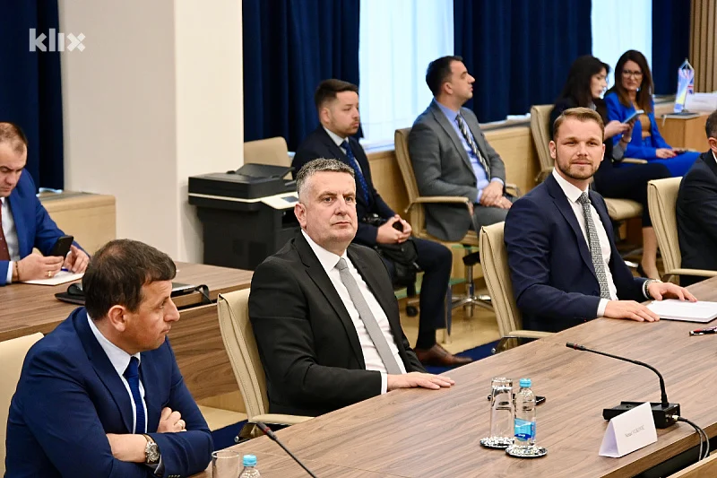 Ovo su ključne tačke sporazuma koji će Trojka iz RS-a ponuditi svima, osim SNSD-u