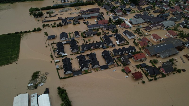 Dramatično u Sloveniji: Bujice nose kuće i automobile (FOTO)