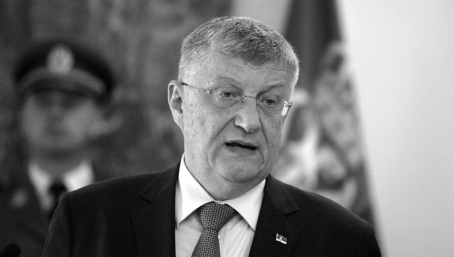 Oglasila se porodica Antića: 