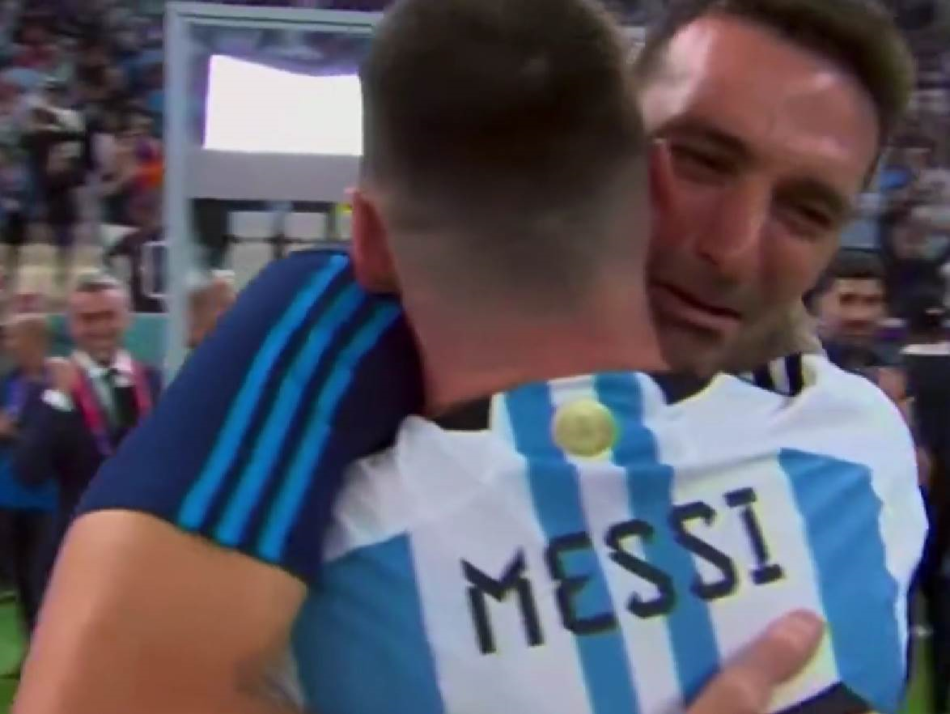 Selektor zagrlio Mesija, pa zaplakao! Napravio rezultat karijere i nije mogao da sakrije suze! (VIDEO)