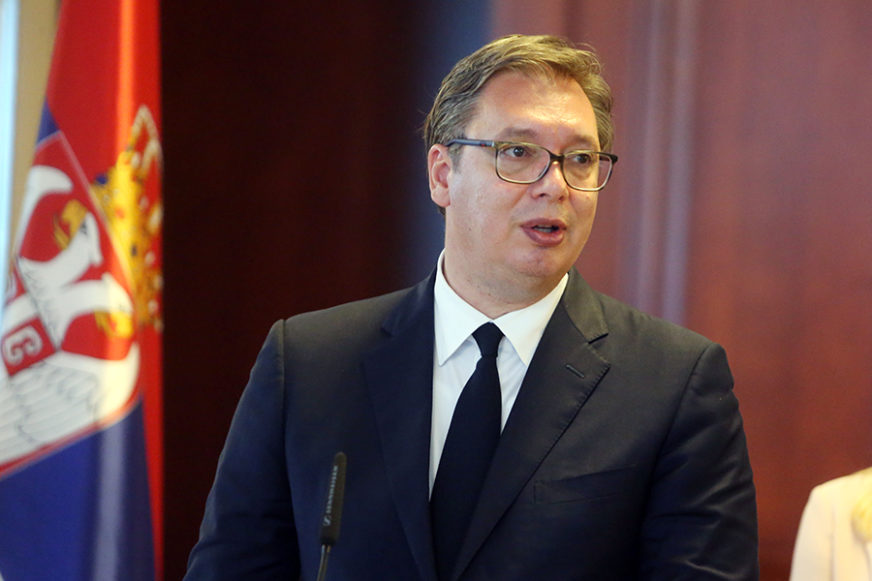 „Ne pada mi na pamet“ Vučić neće da odgovara na uvrede Zorana Milanovića