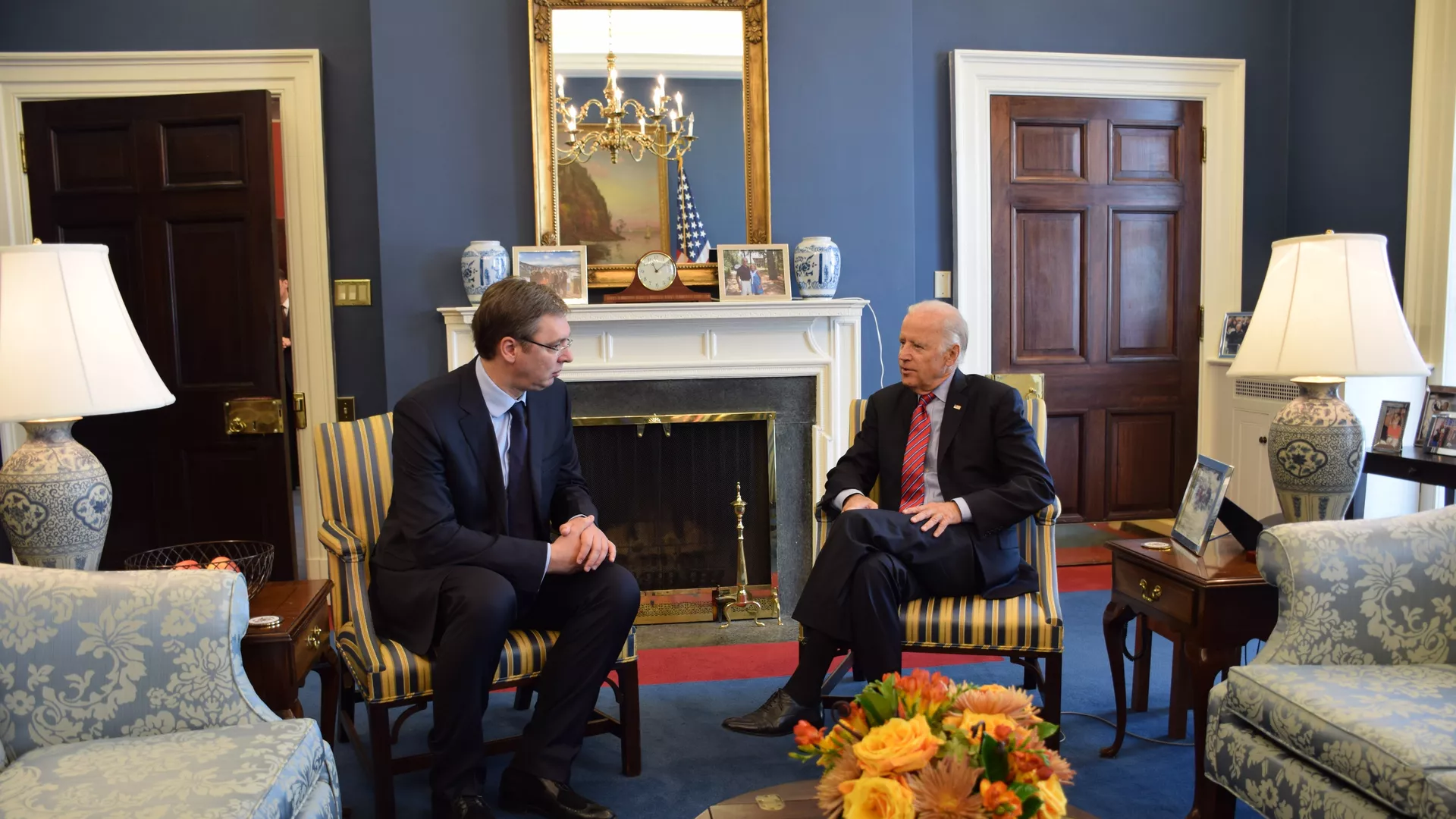 Bajden čak i u čestitki predsjedniku Vučiću „zapakovao“ ucjenu protiv Rusije