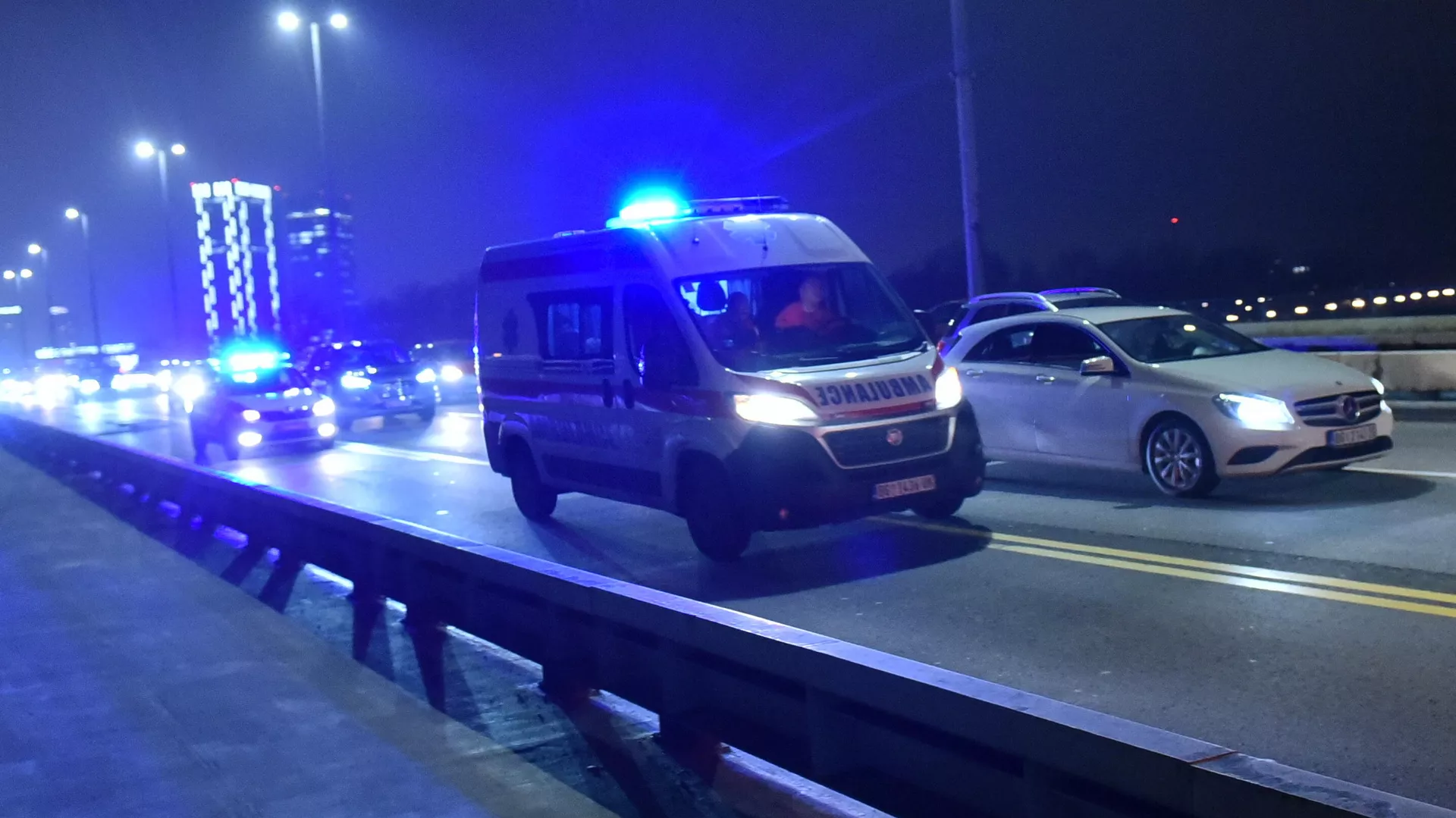 Masovna navijačka tuča na Novom Beogradu, povrijeđeno više osoba, troje teško