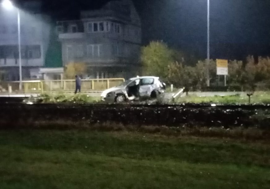 Teška nesreća u Prijedoru: Stravičan sudar dva automobila, put zatvoren