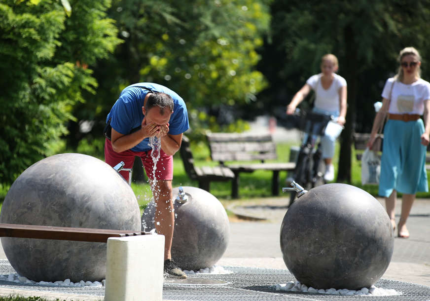 DRŽITE SE VODE I HLADOVINE I narednih dana velike vrućine, tek u ponedjeljak ugodnija temperatura