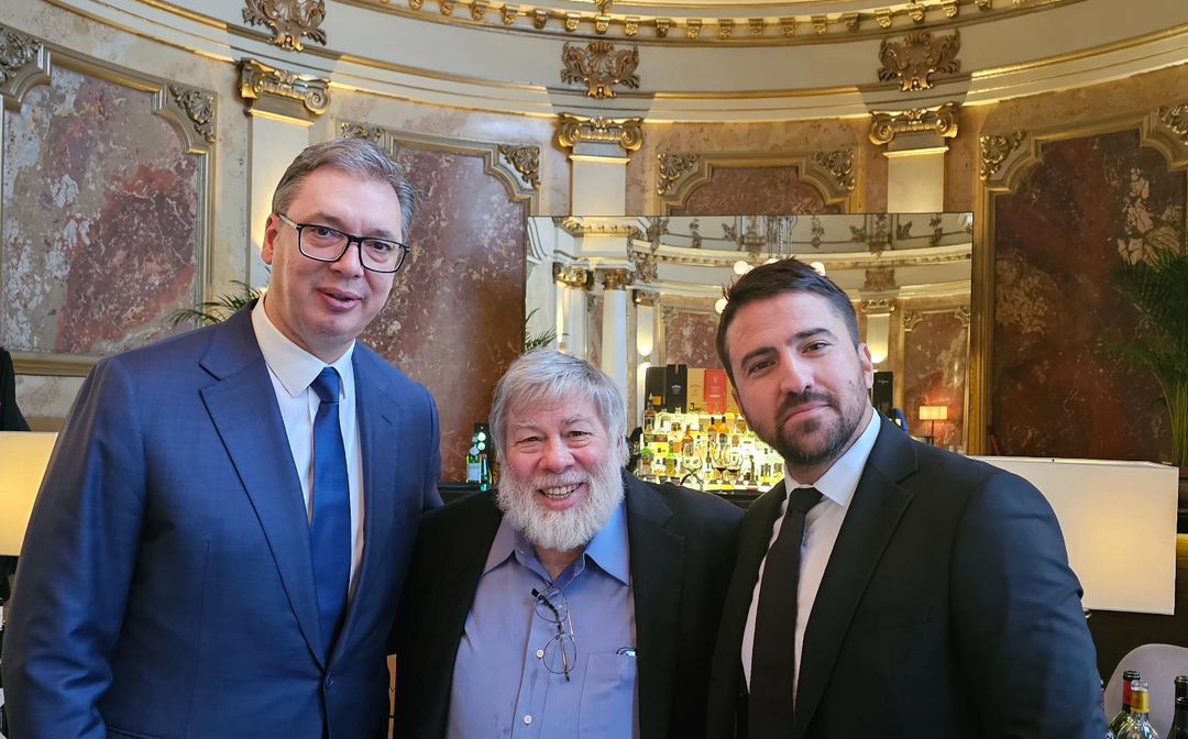 Voznijak dobio srpski pasoš: Kompjuterski genije obećao da će se predstavljati kao Srbin koji živi u Americi