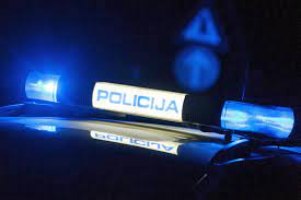 Policajac motorom sletio u provaliju