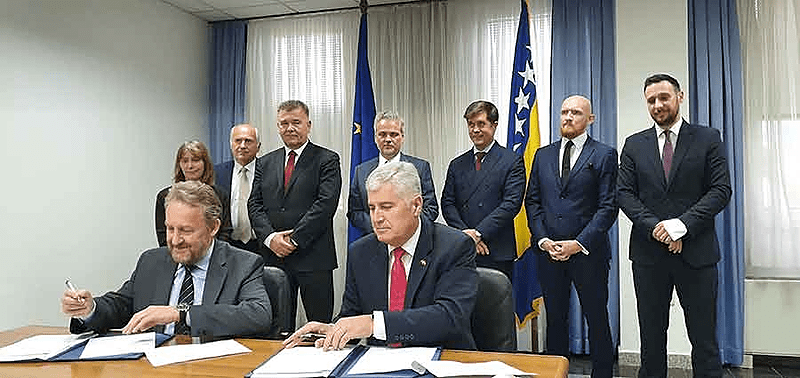 ČOVIĆ I IZETBEGOVIĆ POTPISALI SPORAZUM Omogućeno održavanje izbora u Mostaru nakon 12 godina