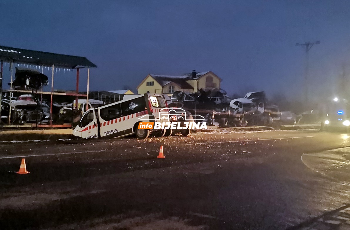 TEŠKA NEZGODA U BIJELJINI U Sudaru škode i saniteta PET POVRIJEĐENIH