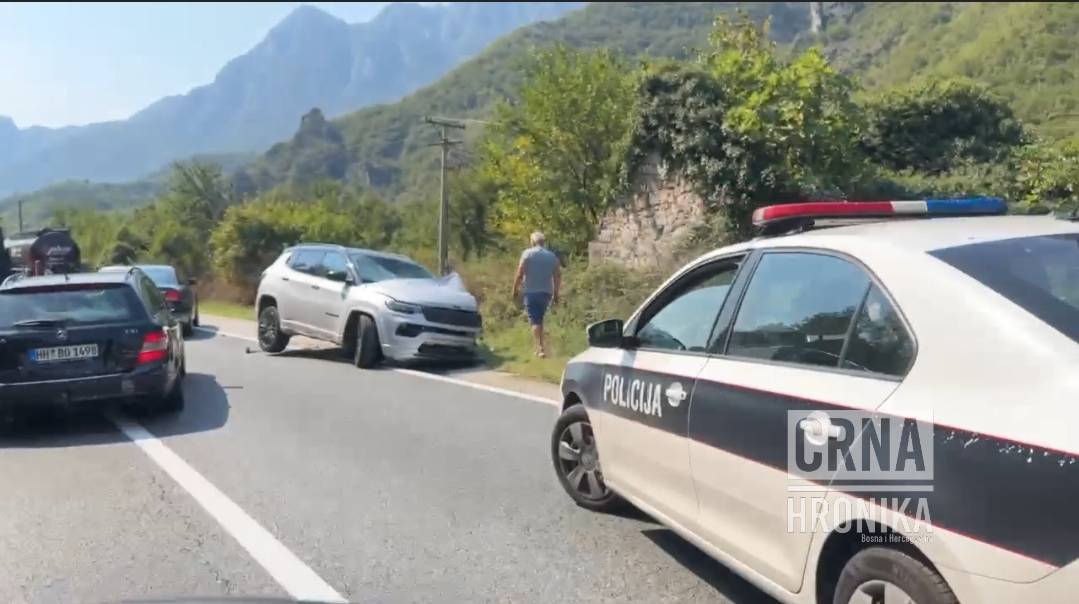 Teška nesreća na M17: Sudar kamiona, cisterne i automobila