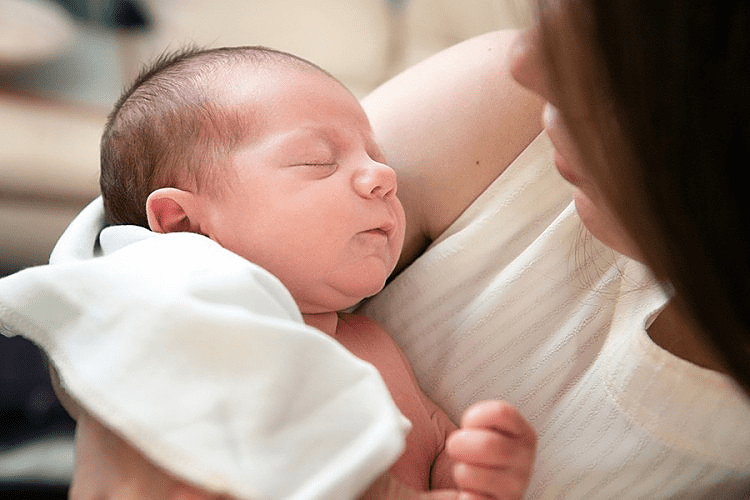 U pojedinim bh. zajednicama za rođenje bebe od 500 do 2.000 KM