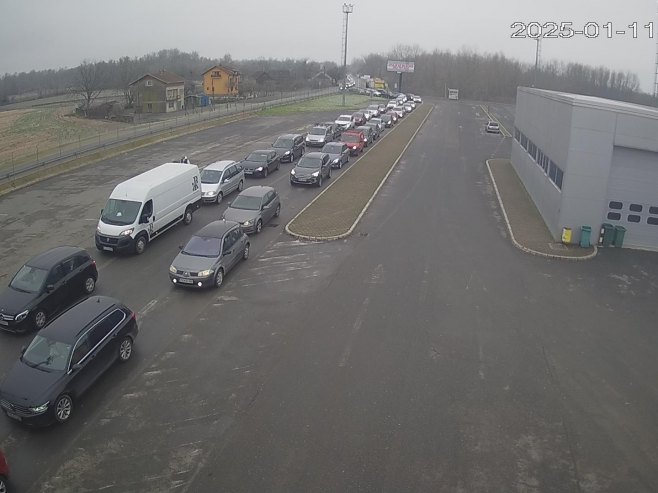 Duge kolone vozila na izlazu iz BiH ka Hrvatskoj