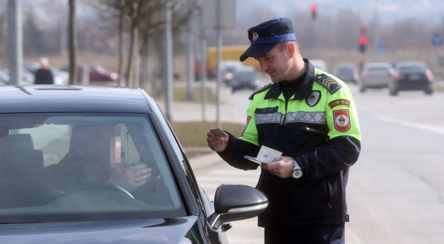 Pijan upravljao neregistrovanim vozilom, a za KAZNE DUGUJE 8.190 KM
