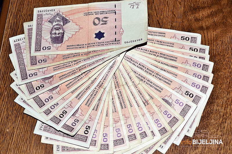 U BiH prosječna plaća u novembru 2020. iznosila 966 KM