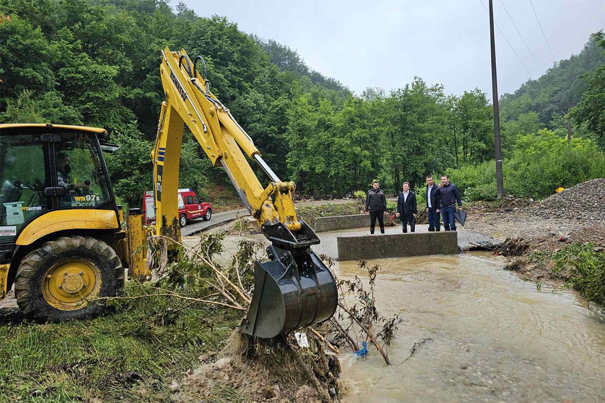 Bujični vodotoci stvaraju probleme širom BiH: Poplavljena naselja, aktivno desetine klizišta