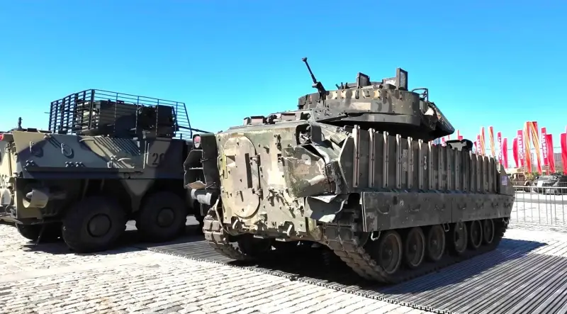 “Za Ruse je to vanzemaljska tehnologija”: Britanci o izložbi zarobljene opreme Oružanih snaga Ukrajine u Moskvi