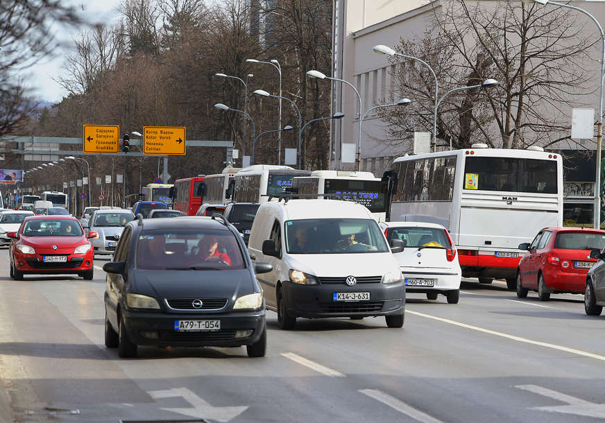 Greške koje se lako omaknu: Evo koji postupci vam mogu ozbiljno oštetiti mjenjač vozila