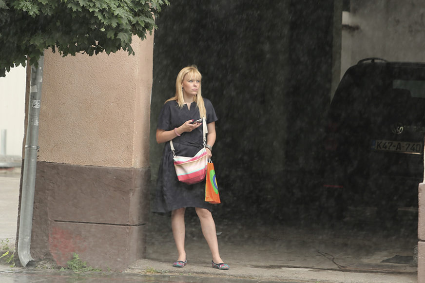 Neka kišobran bude uz vas: Danas promjenljivo, povremeno sa pljuskovima i grmljavinom
