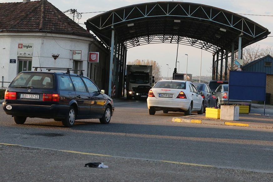 GUŽVE PRED NOVU GODINU Pojačana frekvencija vozila na graničnim prelazima