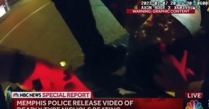 Podlegao povredama: Američki policajci brutalno pretukli mladića (UZNEMIRUJUĆI VIDEO)