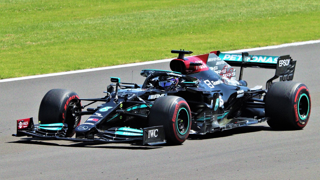 Hamilton najbrži u kvalifikacijama za VN Turske, ali će biti 11. na startu