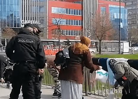 NAKON PRIJAVE GRAĐANA Inspekcija rastjerala migrante koji su u Sarajevu prodavali 