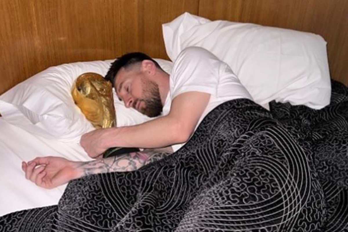 Mesi izbacio ženu iz kreveta da bi spavao sa 