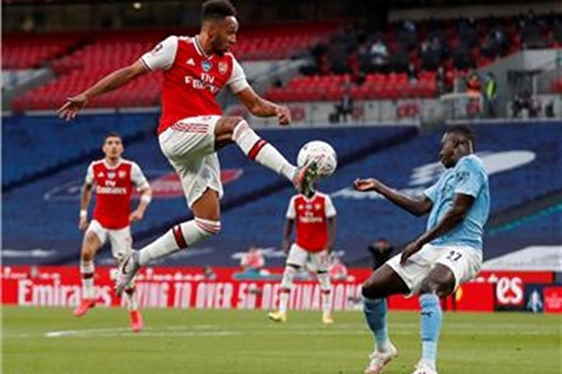 Arsenal prvi finalista FA Cupa