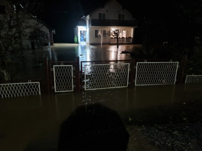 DRAMATIČNO U DUBICI Evakuacija mještana, proglašena vanredna situacija (FOTO)