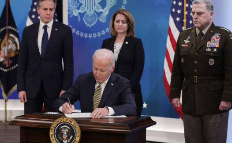 Bajden uperio prst u Putina: 