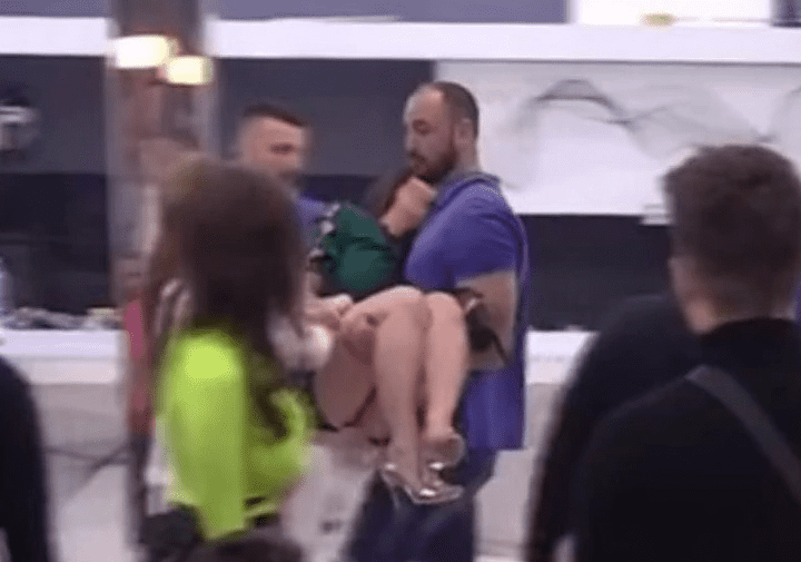 TOKOM EMISIJE Zadrugarka se onesvijestila, hitno je iznijeli