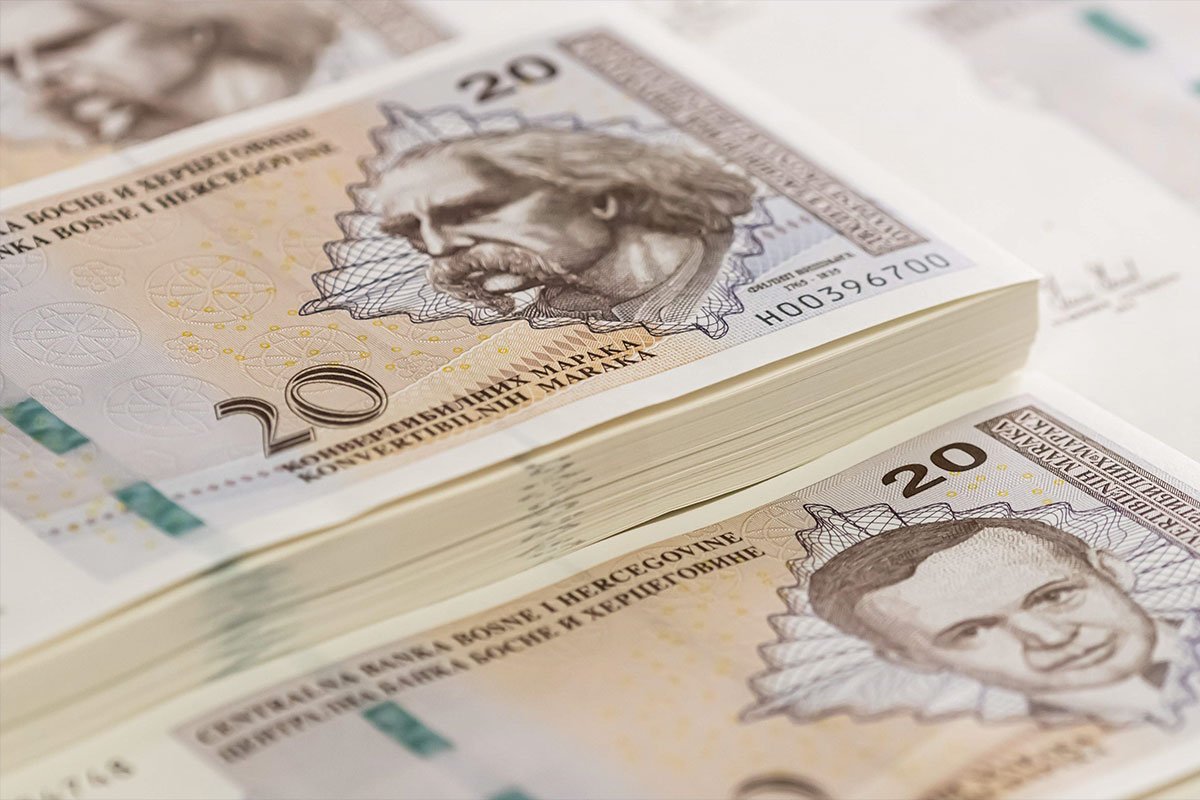 Srpska zabranjuje bankama naplaćivanje naknada i nameta
