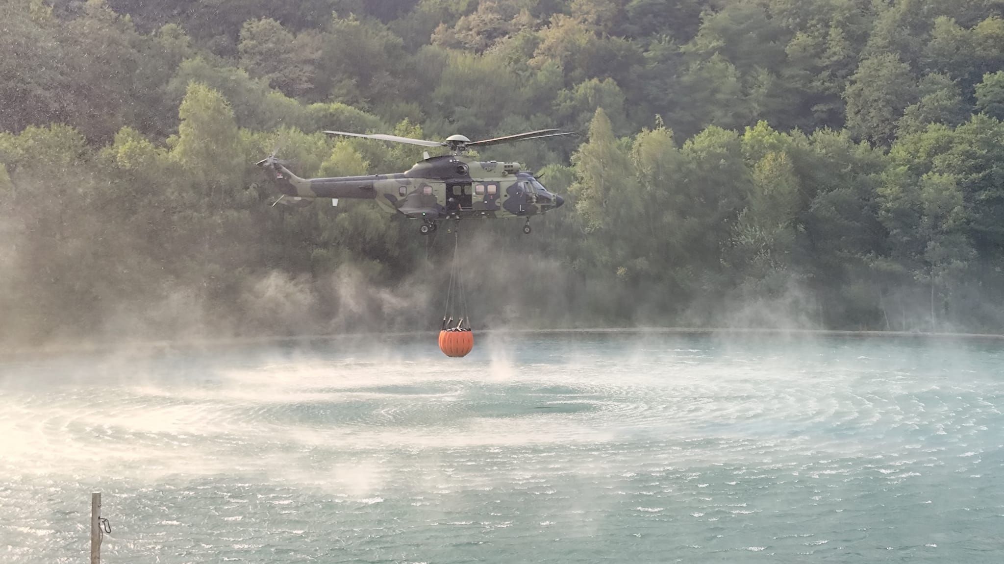 Helikopteri iz Srbije i Srpske nastavljaju borbu s požarima