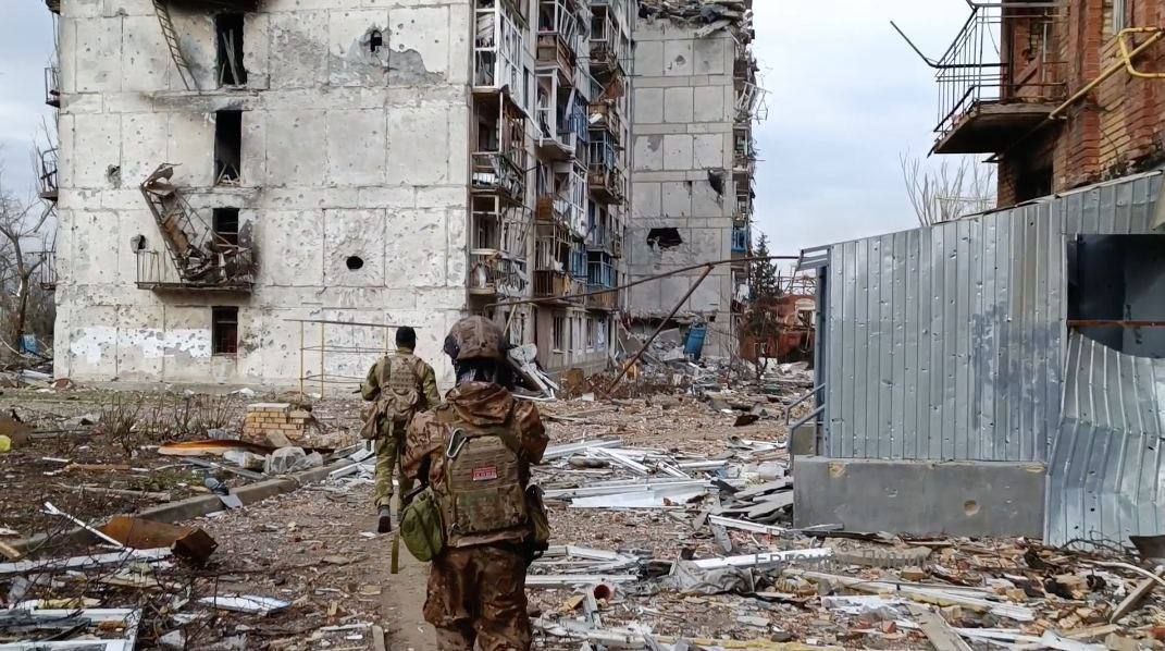 UŽIVO /VIDEO/ Ostavljaju tijela vojnika?; Bahmut blokiran; Ruski brifing; Odlikovani piloti; Standardni fake news: 