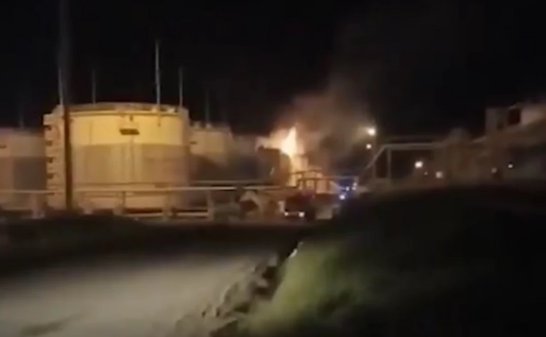 DRAMA U RUSIJI Napad dronom na skladište, požar i u rafineriji nafte (VIDEO)