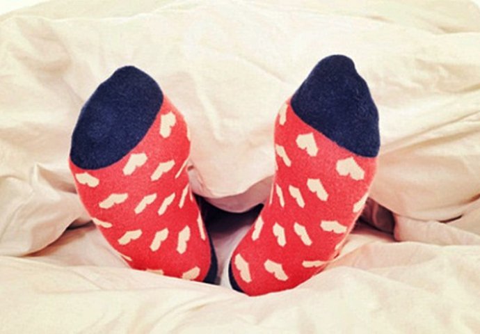 TRAGOVI OD ČARAPA NA VAŠIM NOGAMA: Evo šta to otkriva o vašem zdravlju, važan pokazatelj