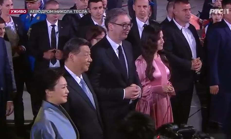 Financial Times : Sijev ekscentrični put u Evropu, traži pukotine u EU i NATO-u