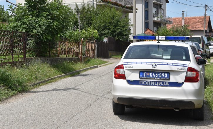 SV. NIKOLA MU ALIBI Prijavila komšiju jer je golu slikao kroz prozor