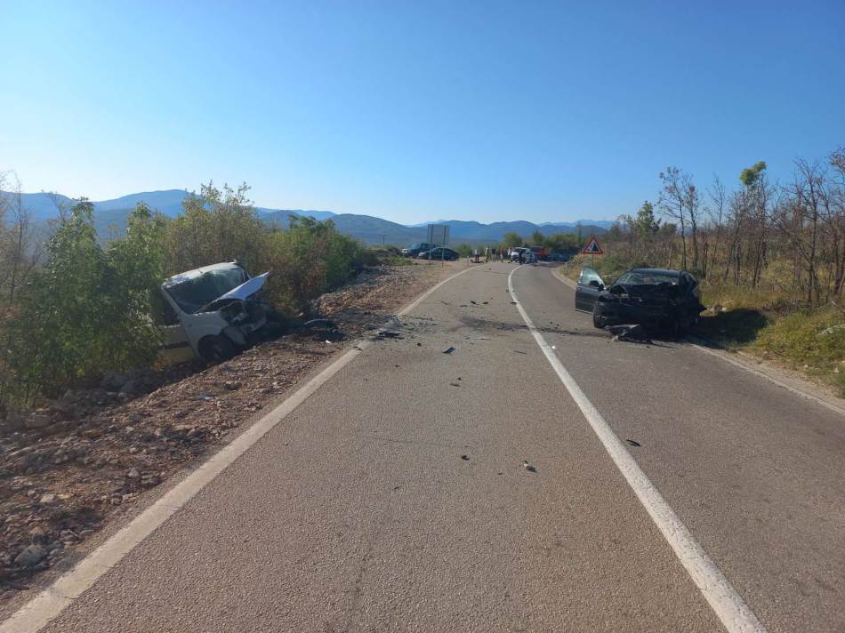 Trebinjac poginuo u sudaru, teško povrijeđeni dječak (7) transportovan u UKC RS