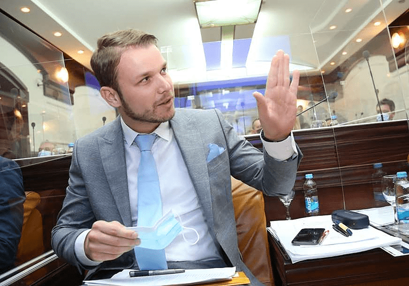 BURNO U BANJALUCI Skupština prekinuta čim je počela, verbalni sukob Stanivukovića i Stanića na pauzi