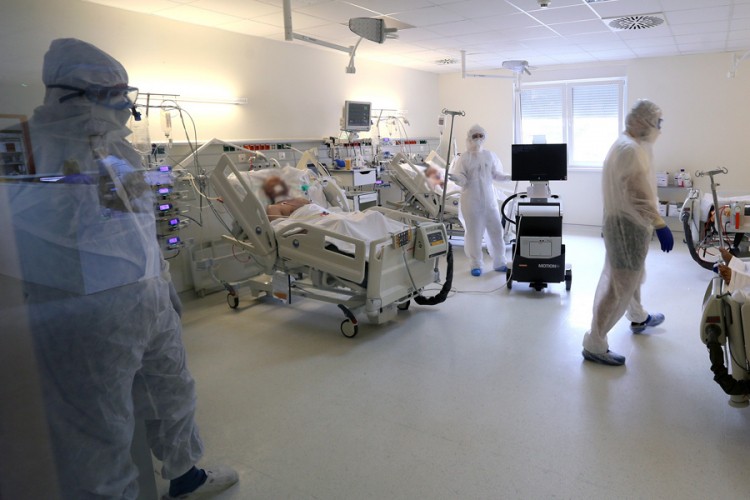 Korona guta tone kiseonika dnevno