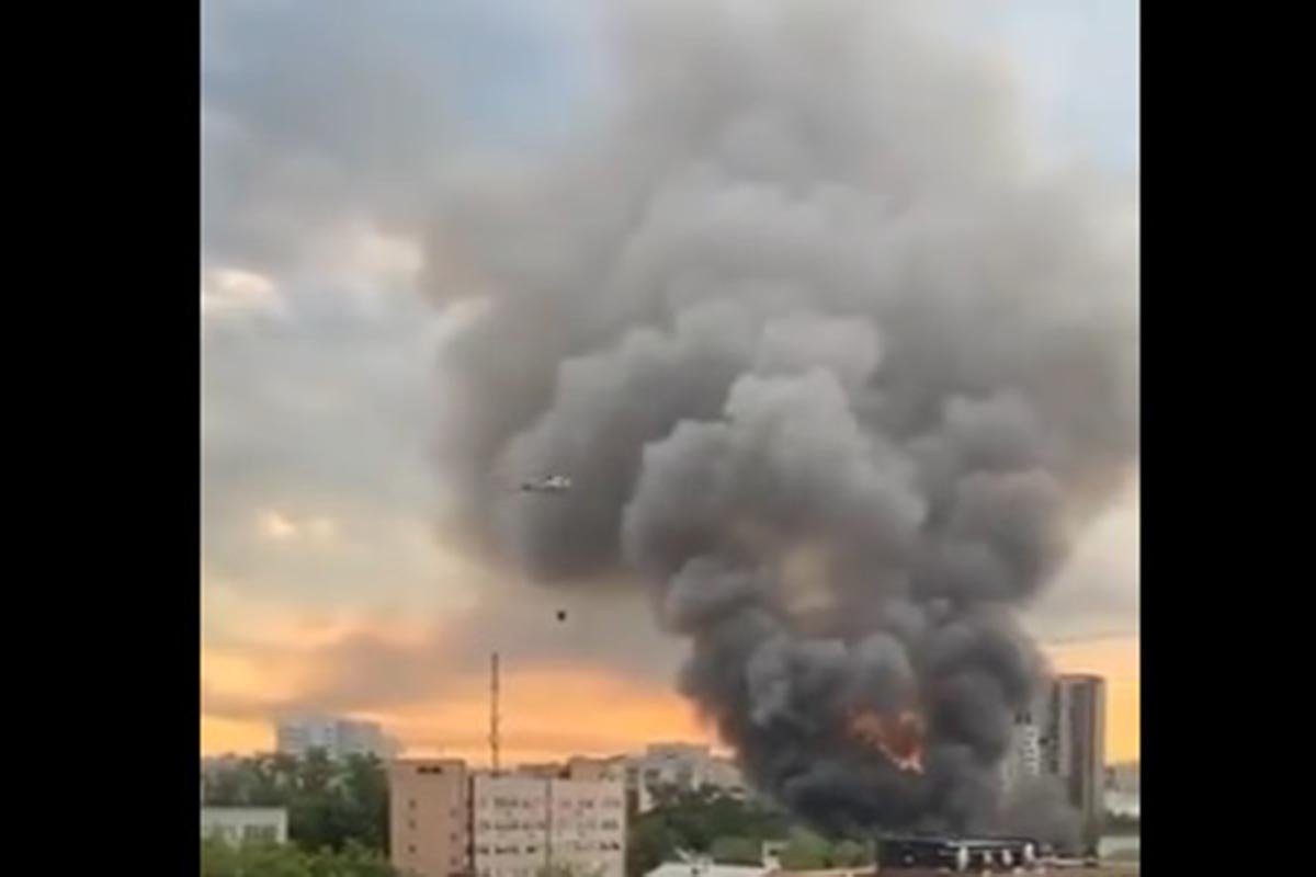 Veliki požar u industrijskom objektu u Moskvi: Gori oko 4.000 kvadrata (VIDEO)