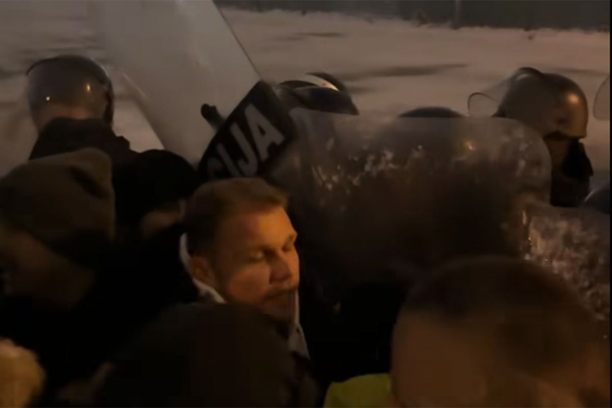 Napetost na vrhuncu u Banjaluci: Policija štitovima spriječila Stanivukovića da uđe na gradski parking (VIDEO)