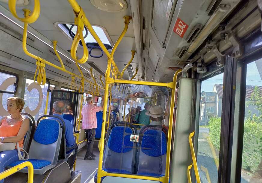 Hitno isključen iz saobraćaja: Pijan VOZIO DJECU autobusom