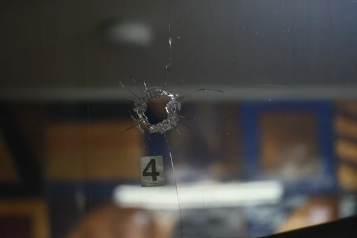 PUCNJAVA ZBOG DJEVOJKE! Izbačeni iz kluba jer su se potukli zbog nje, jedan se vratio i ISPALIO TRI METKA U ŠEFA OBEZBEĐENJA